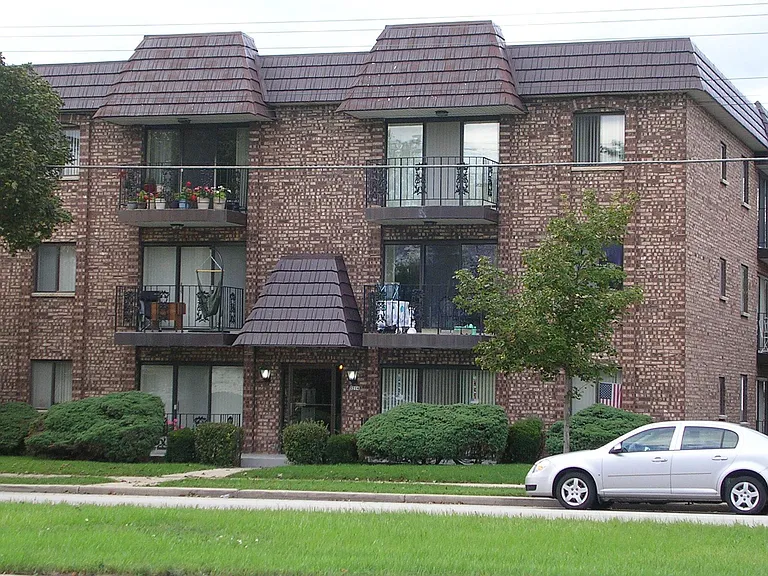 5214 W Forest Home Ave — Photo 1