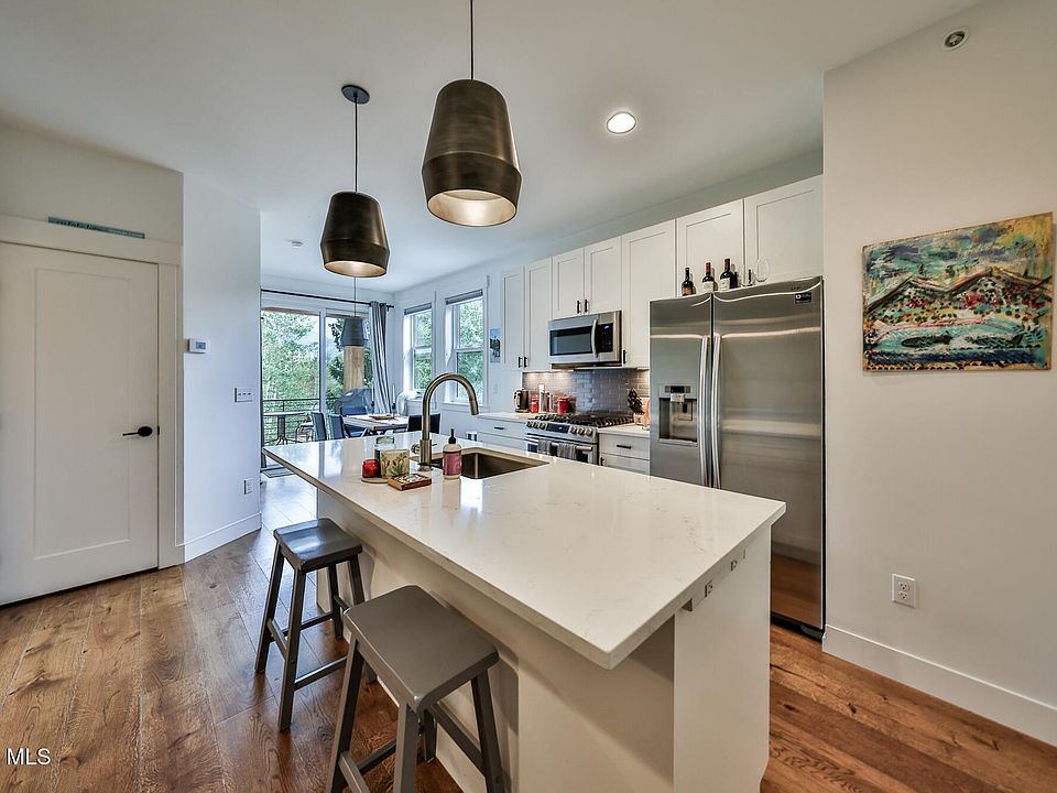 1st image of 800 Park Avenue #203