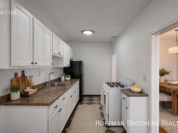 2nd image of 250 S Kenmore Ave APT 300