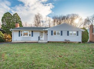 77 Red Top Dr, West Hartford, CT 06110