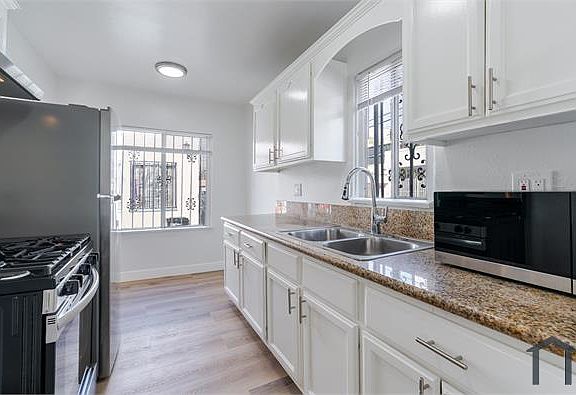 5th image of 6526 1/4 S Victoria Ave