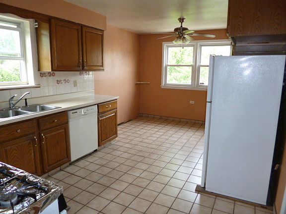 4th image of 2225 N Dora St