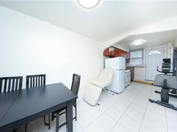 4715 Bedford Avenue image 17 of 35