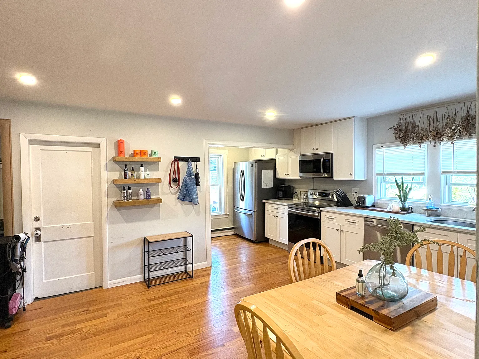 2 bed, 1.5 bath, 1020 sqft, $2,500 — Photo 2