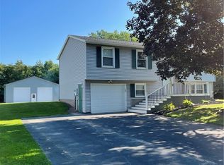 23 Highview Dr, Hamlin, NY 14464
