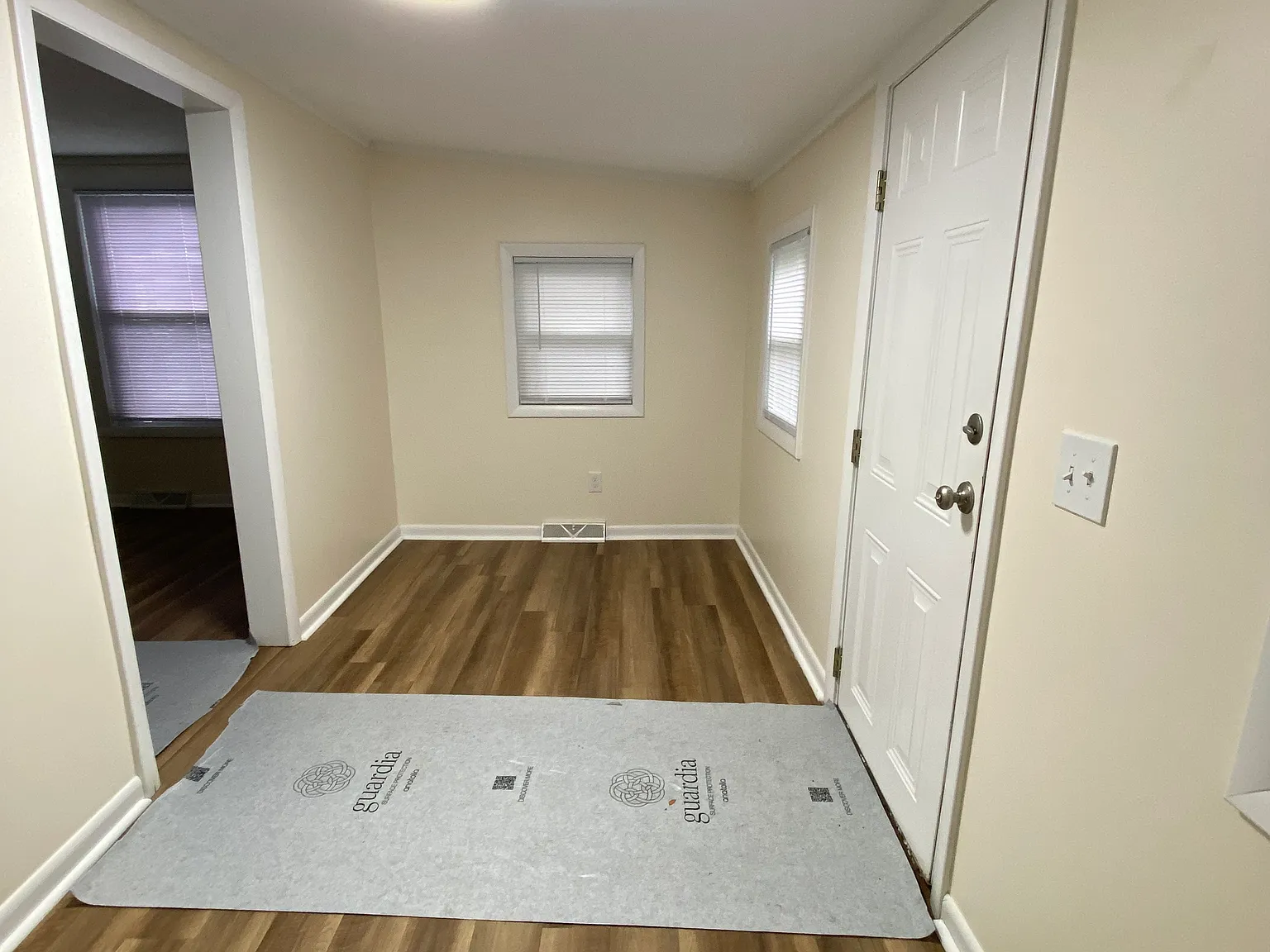 2 bed, 732 sqft, $2,300 — Photo 3