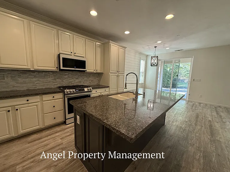 128 Dowd Ct — Photo 14