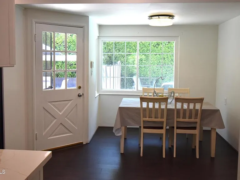 841 W Roses Rd — Photo 10