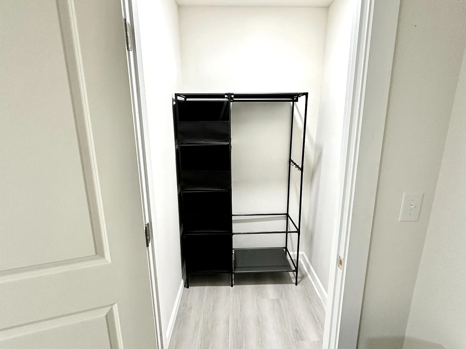 4 bed, 2.0 bath, 2700 sqft, $845 — Photo 3