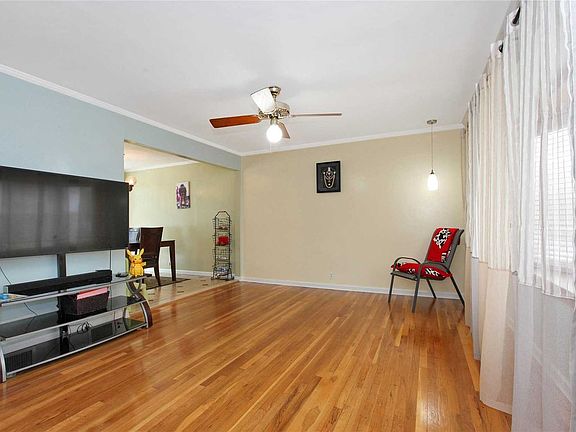 4th image of 1878 Gerald Ave