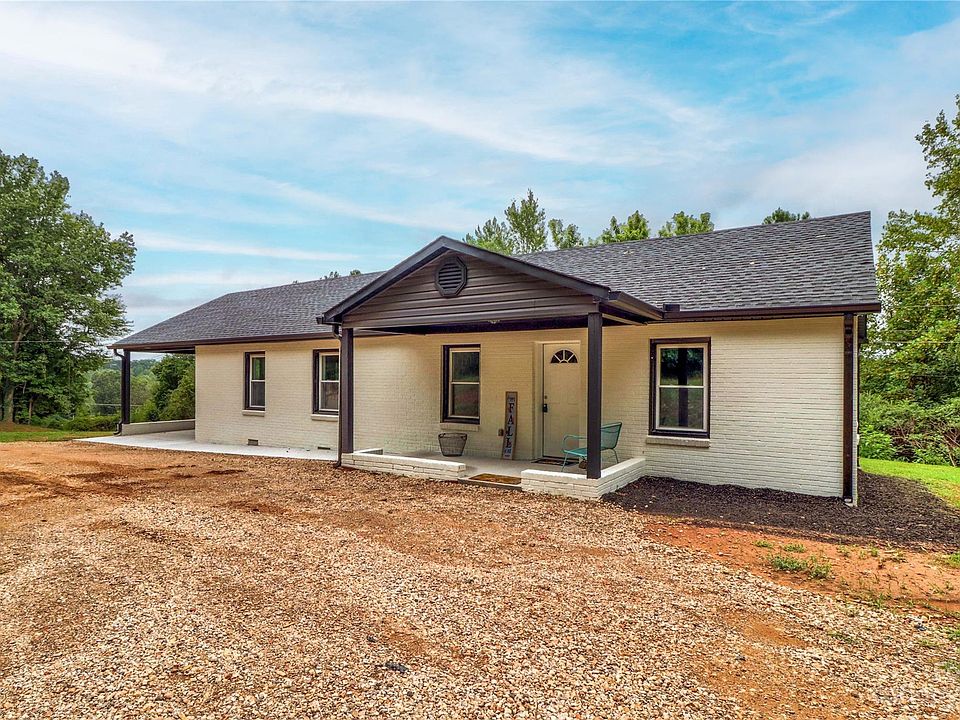 1st image of 140 Sir George Cir