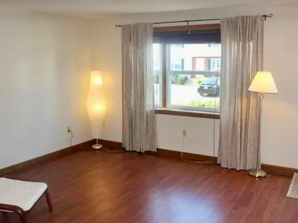 2nd image of 30 Garland Dr #30