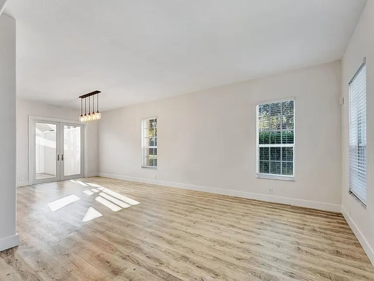 406 NW 25th Ave — Photo 4