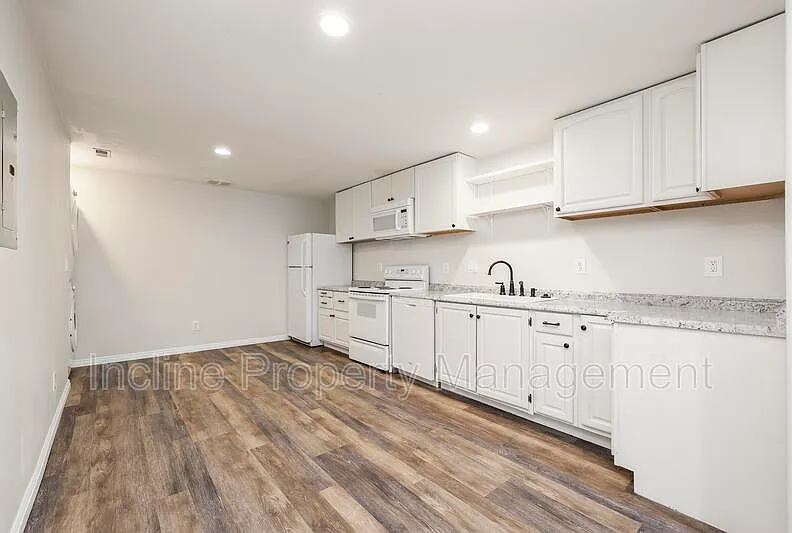 2 bed, 1.0 bath, 1200 sqft, $1,400 — Photo 3