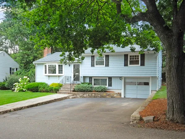 10 Hathaway Cir, Arlington, MA 02476