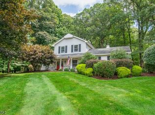 10 Rosalyn Dr, Long Valley, NJ 07853