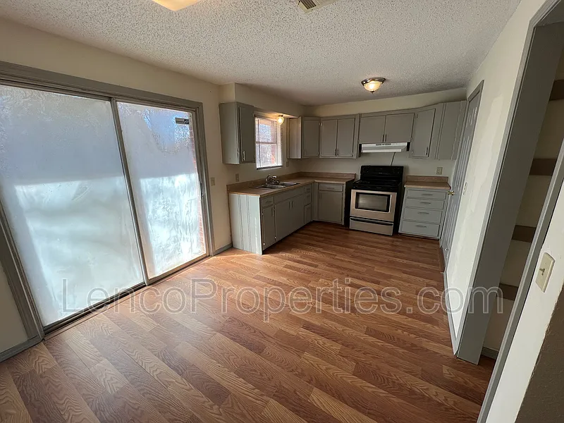 4 bed, 1.0 bath, 1273 sqft, $1,425 — Photo 2