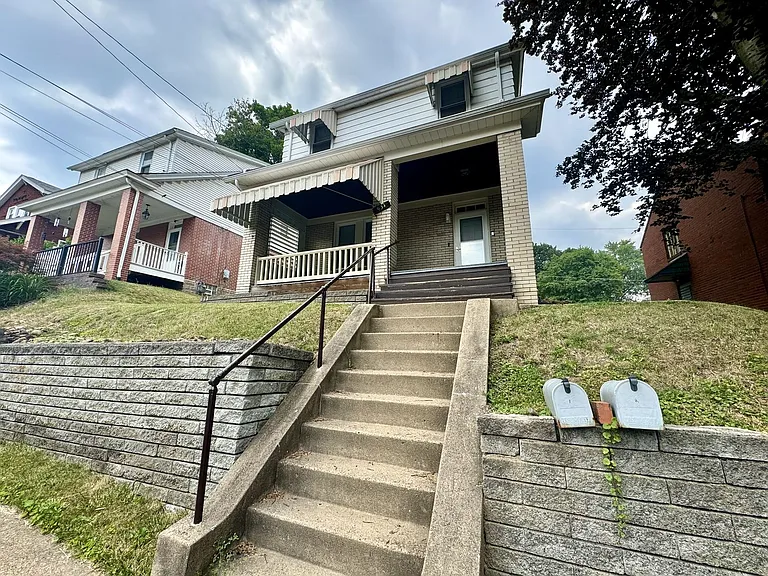 931 Baldwin St — Photo 2