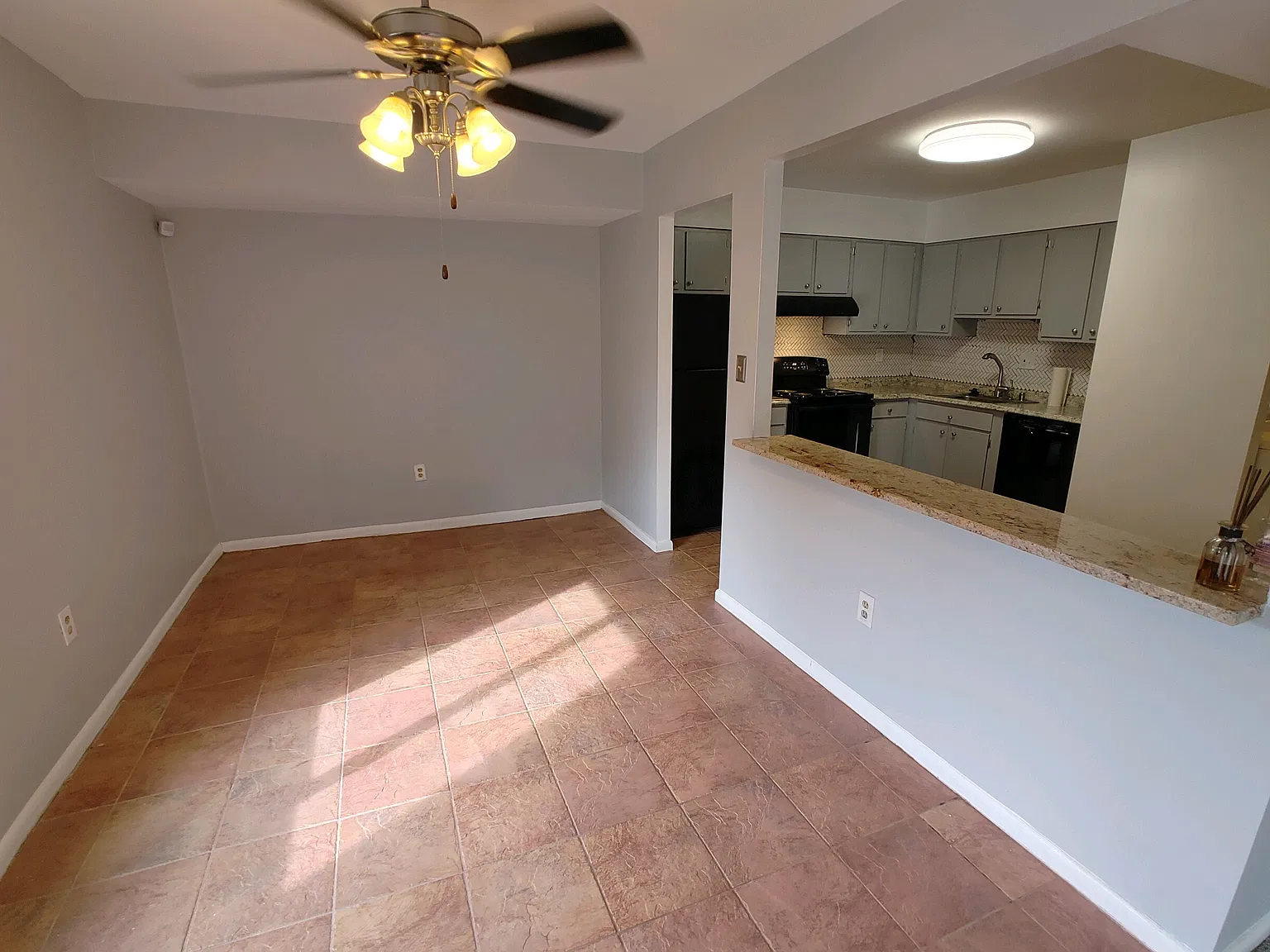 2 bed, 1100 sqft, $2,300 — Photo 3