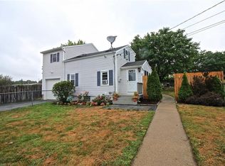 7 Harborview Ct, Middletown, RI 02842