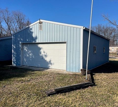 2nd image of 384 Honey Locust Pl