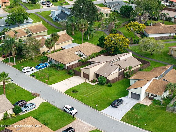 5th image of 305 Bayhead Dr