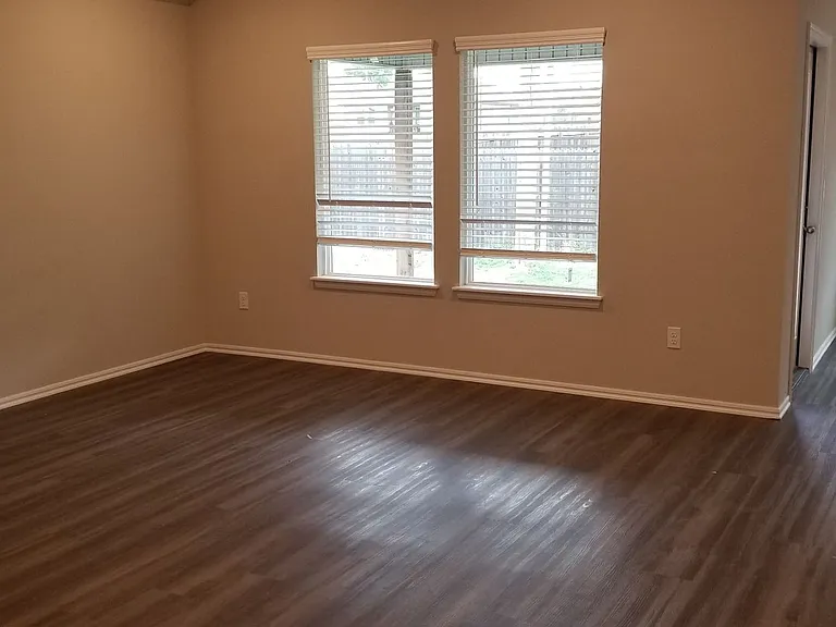 3102 Debbie Ln — Photo 6
