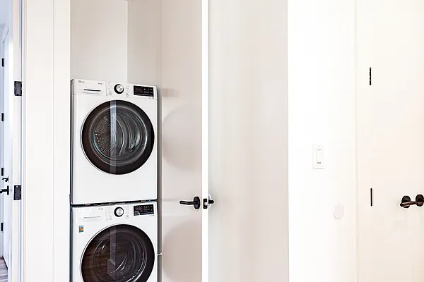 Rented by Nooklyn NYC LLC | media 47