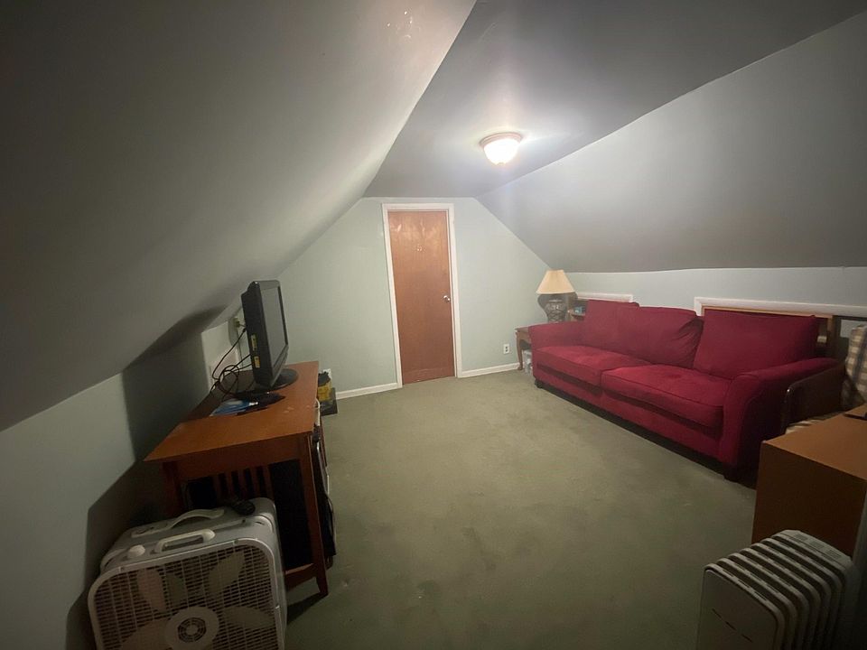1st image of 1627 E 118th St #3