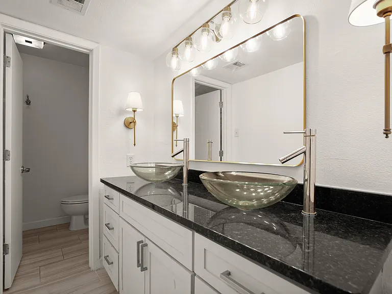 2020 S Congress Ave #A2102 — Photo 13