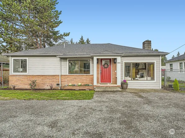 8517 Veterans Drive SW, Lakewood, WA 98498