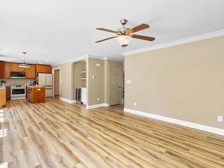 5802 Rainsford Dr — Photo 17