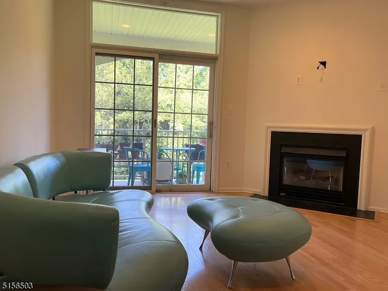 210 Edmonton Ct — Photo 6