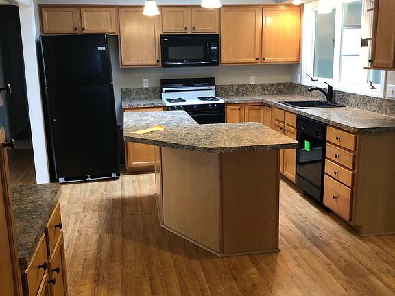 4th image of 408 Lawrence Dr