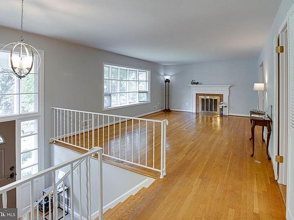 Hardwood floors, sunny windows!