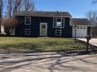 1418 Wheeler Ln, Canton, IL 61520