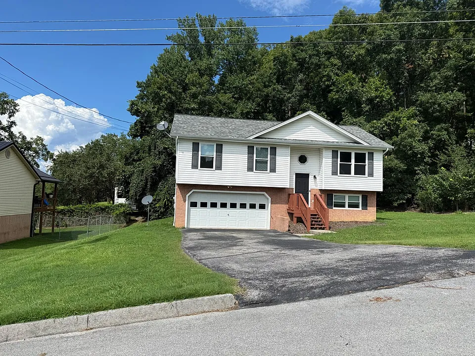 129 Meadowlark Dr