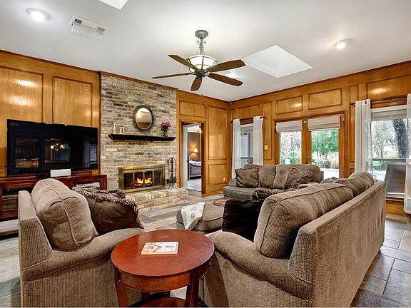 5th image of 4600 Riverforest Dr