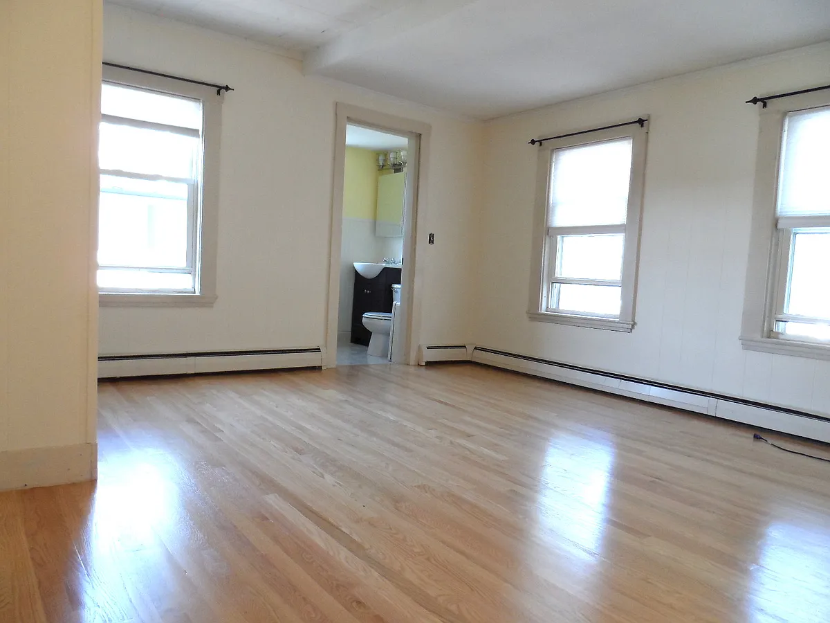 Building Photo - 11 Chestnut St #2R