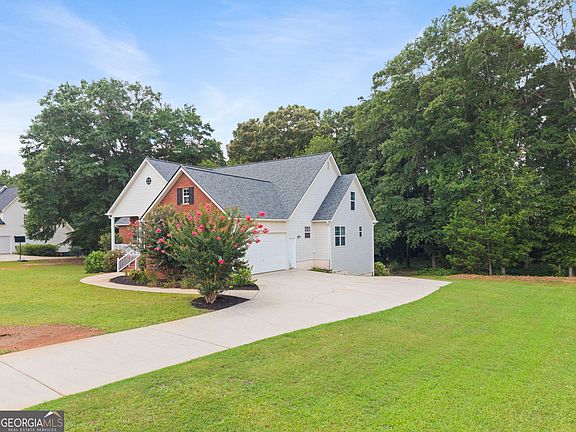 3rd image of 316 McKibben Dr