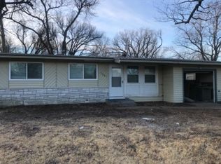 5447 SW 17th St, Topeka, KS 66604