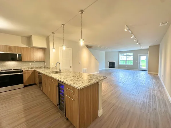 Cedar Plaza Apartments & Townhomes