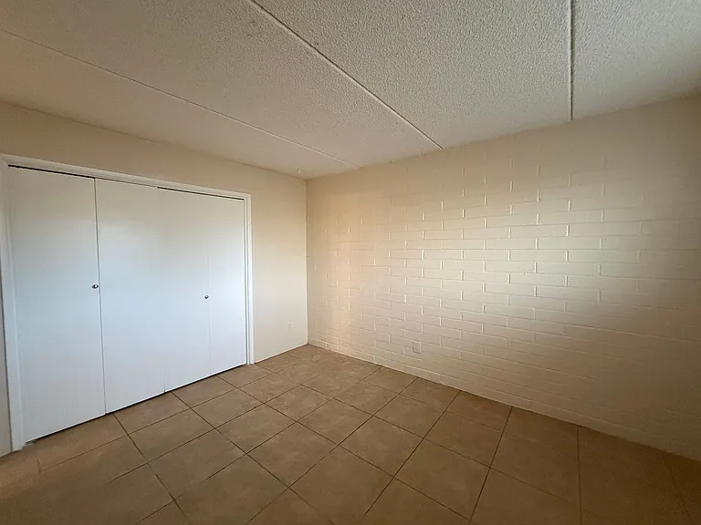 809 E Vogel Ave — Photo 12