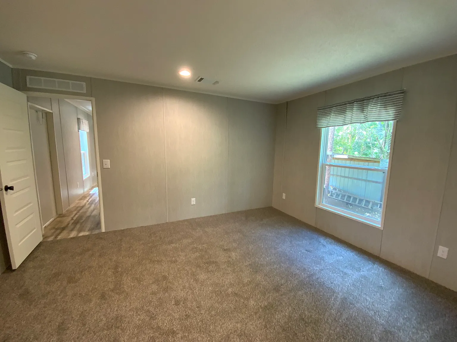 3 bed, 780 sqft, $1,500 — Photo 3