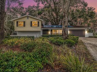 23700 Lakehills Dr, Lutz, FL 33559