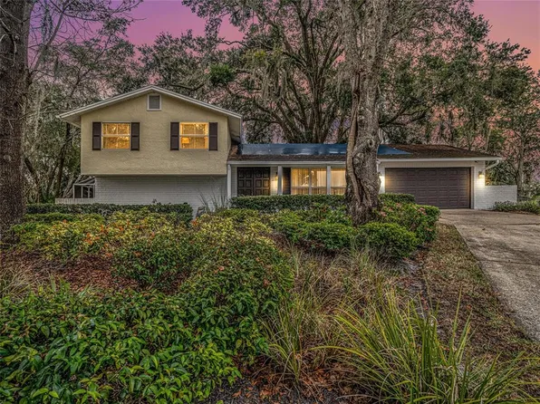23700 Lakehills Dr, Lutz, FL 33559