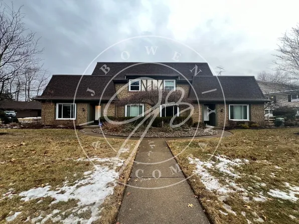 4042 Newcastle Dr, Sylvania, OH 43560