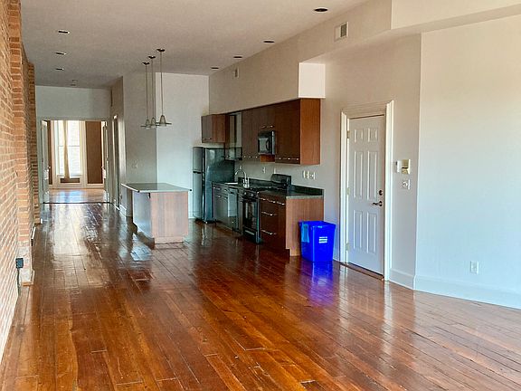 1300 square ft, 11 ft ceilings