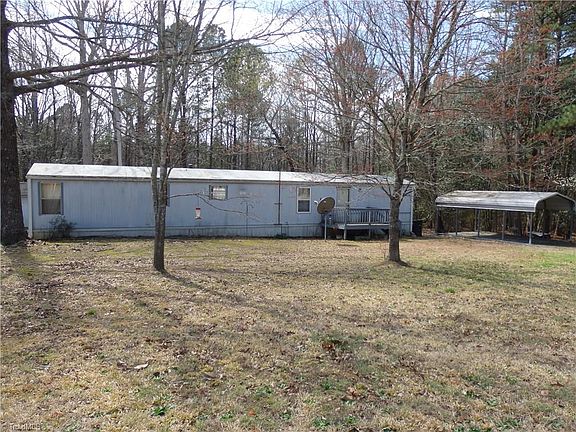 3rd image of 2285 Forest Hills Dr
