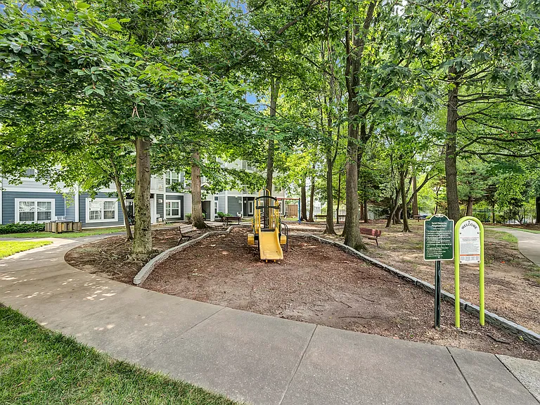DRING'S REACH APARTMENTS — Photo 1